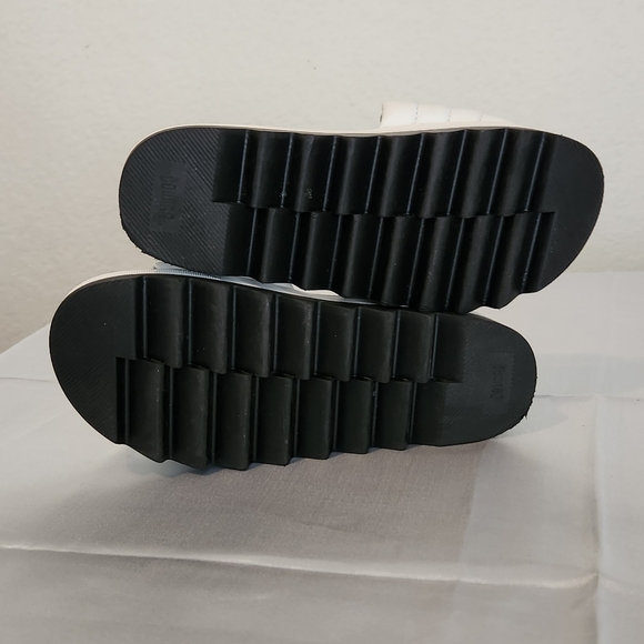 NWOT COUGAR PRATO Open toe White leather womens sandals size 7 - Picture 6 of 7